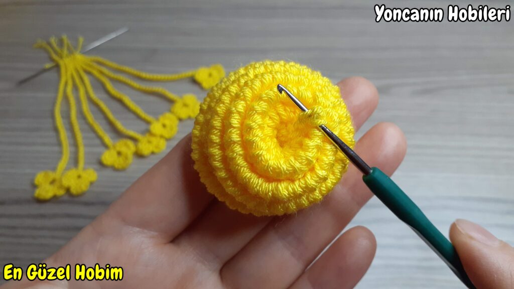 anahtarlık için örgü çiçek motifi yapımı
