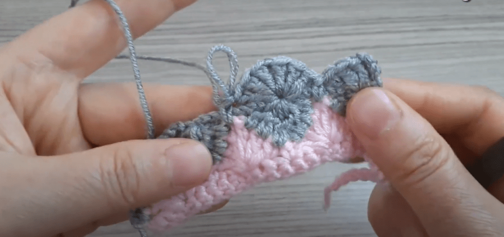 tığ işi örgü modeli detaylı görünüm

