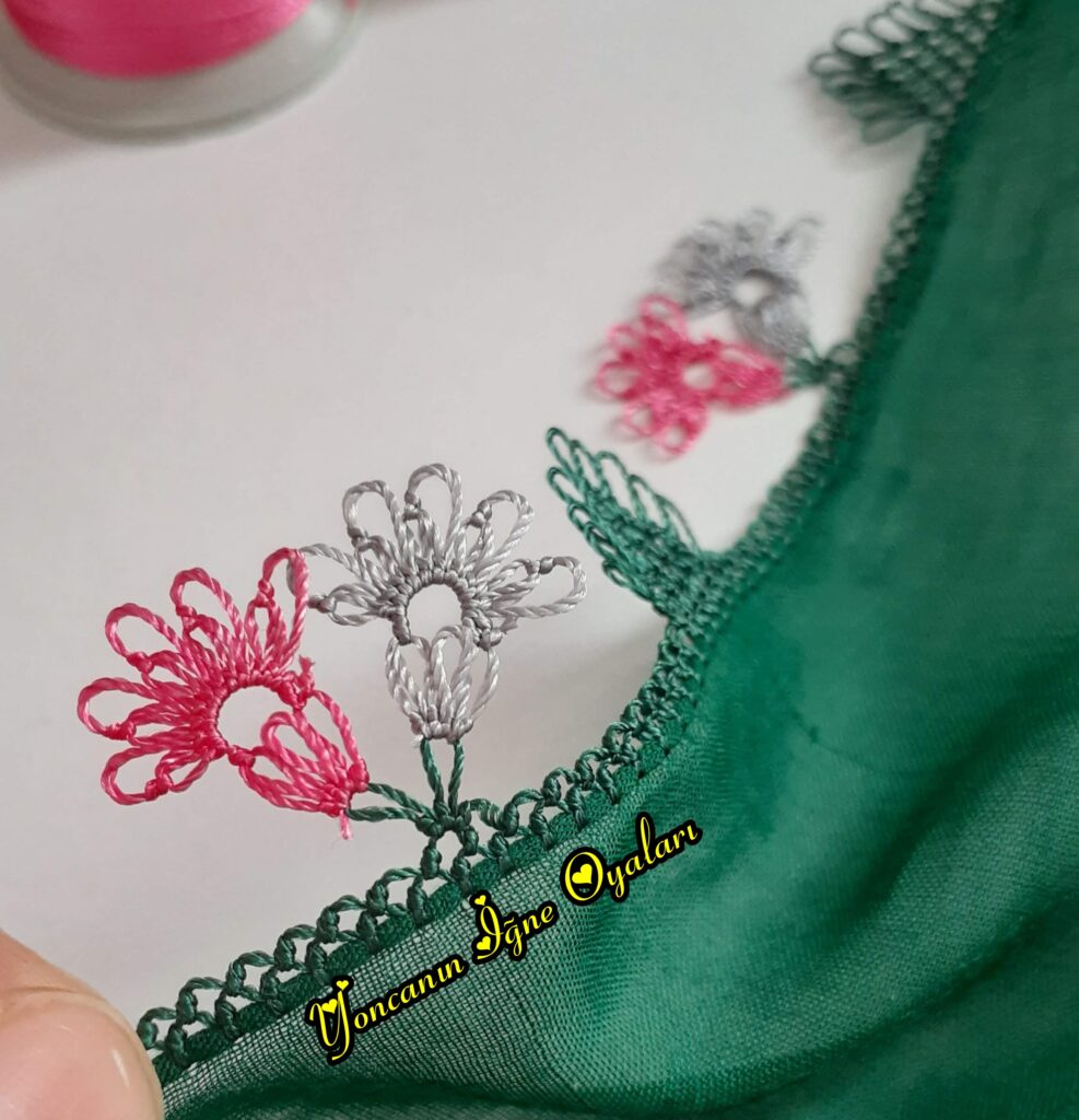 sıralı iğne oyası modeli renkli motif detay
