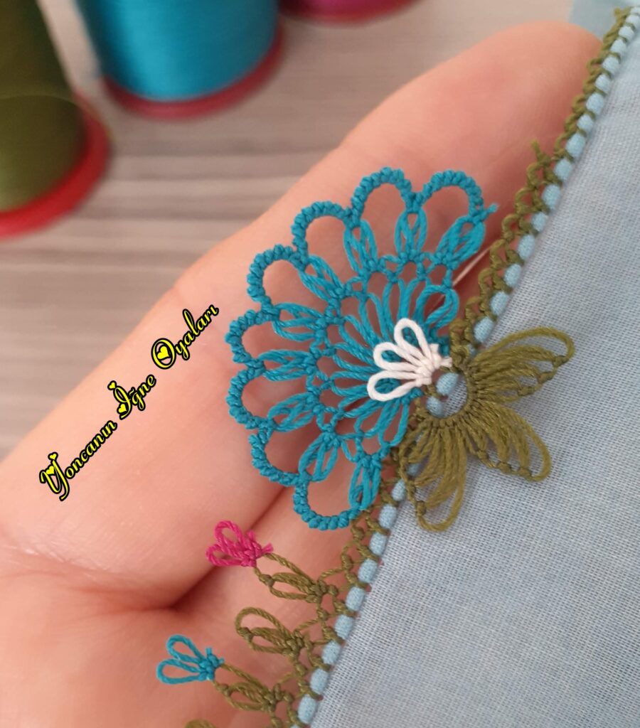 sıralı iğne oyası modeli renkli motif
