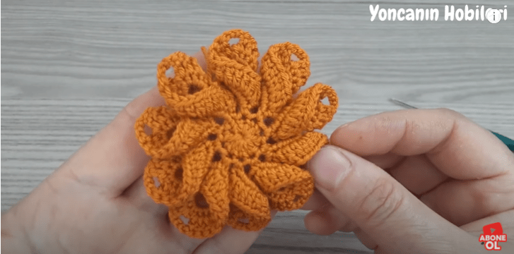 kolay örgü çiçek yapımı adım adım anlatımlı motif