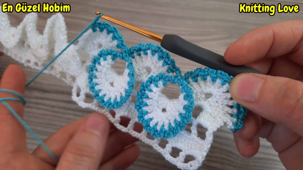 Kız Çocuklar İçin Yapımı Kolay Şahane Tığ İşi Bandana Örgü Modeli