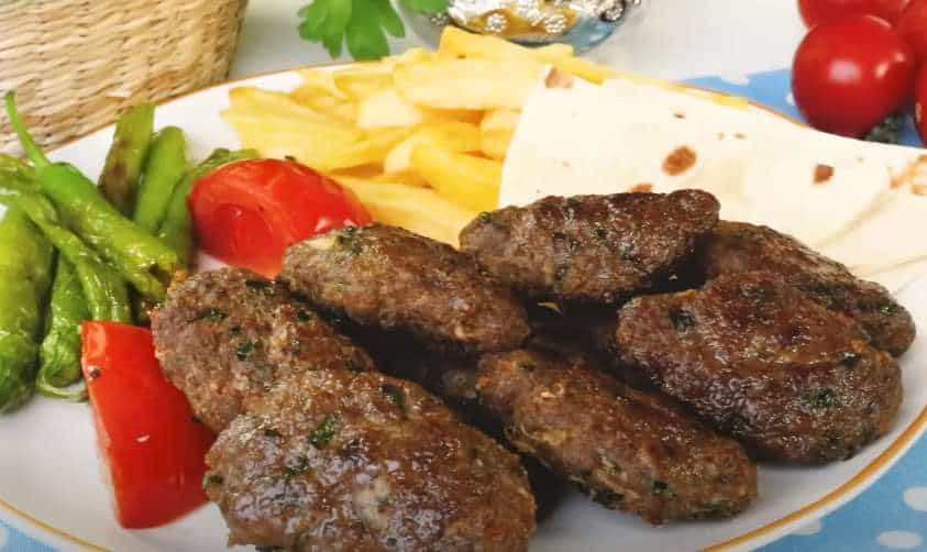 Köfte Tarifi Nasıl Yapılır? | Tam Kıvamında Ev Köftesi Tarifi