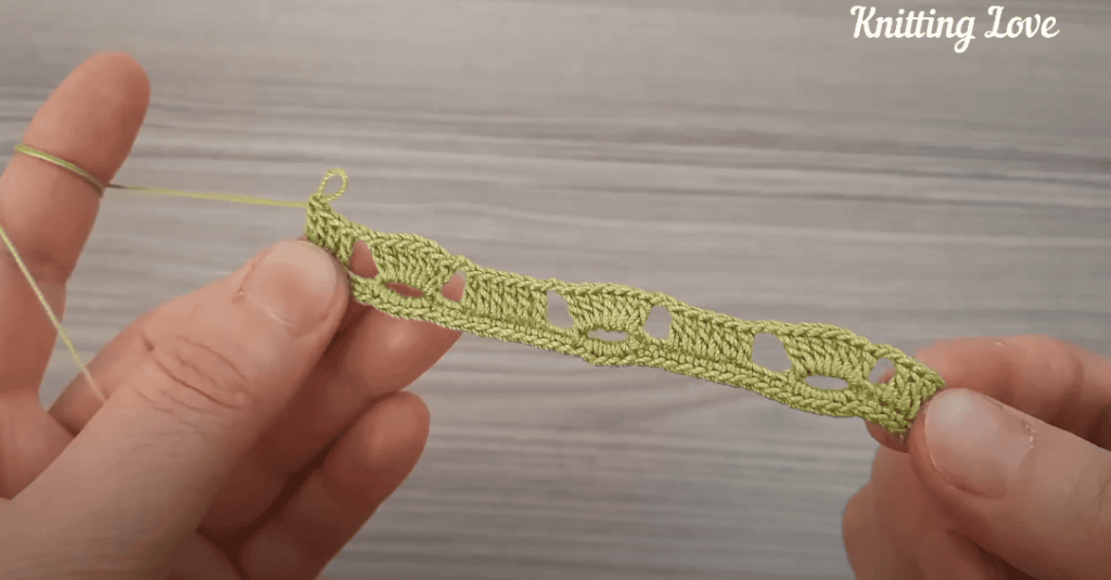 Tığ işi örgü modelinde ilmek detayları ve motif dokusu
