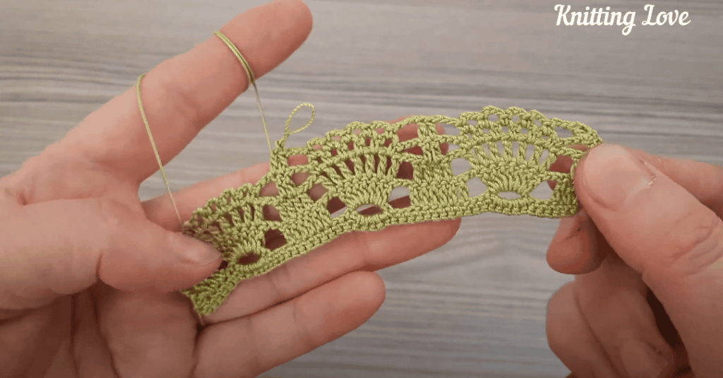 Yeni tığ işi örgü modeli – fıstık yeşili desen detayı