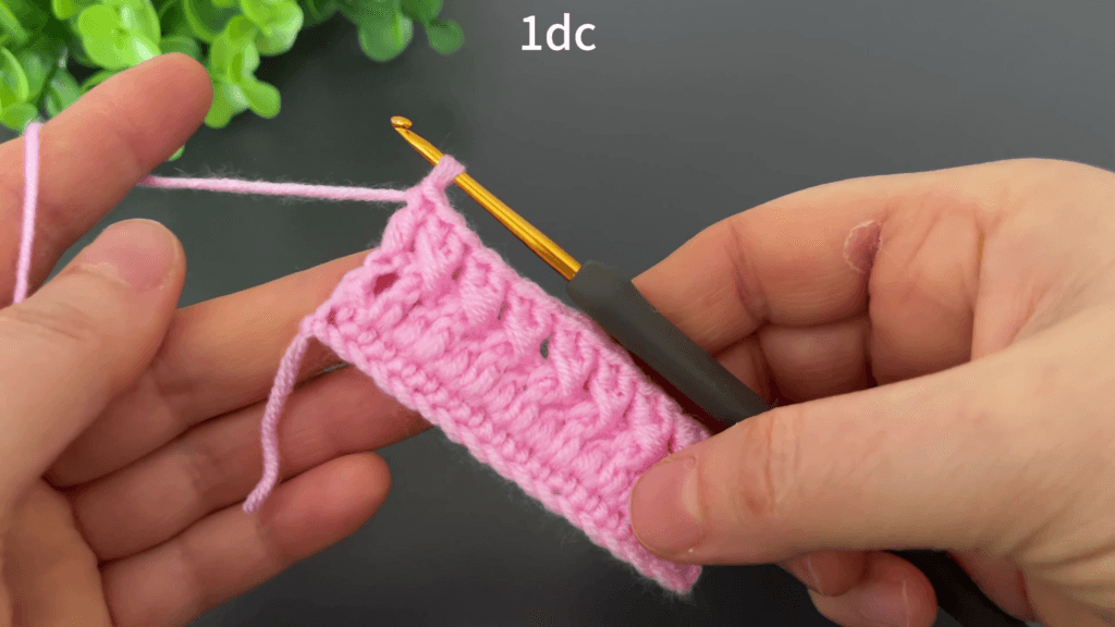 yeni başlayanlar için kolay crochet örgü modeli yakından görünüm