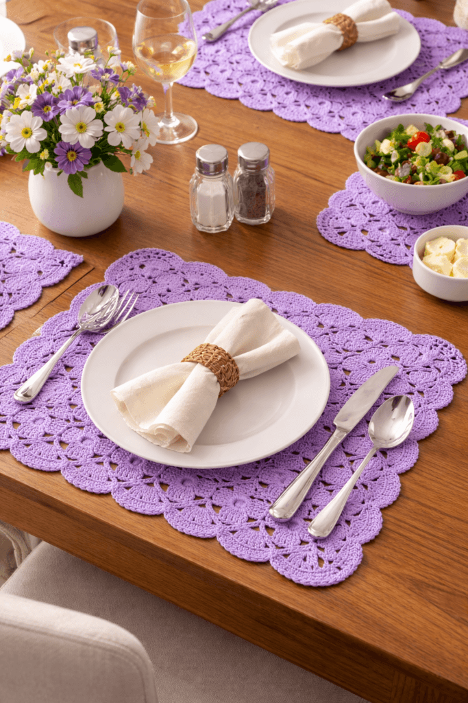çiçek motifli amerikan servis masa seti tığ işi örgü modeli kolay yapım şık dekoratif crochet masa düzeni