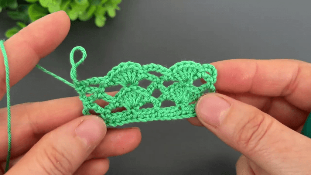 Kolay crochet battaniye modeli, yeni başlayanlar için ideal örgü deseni