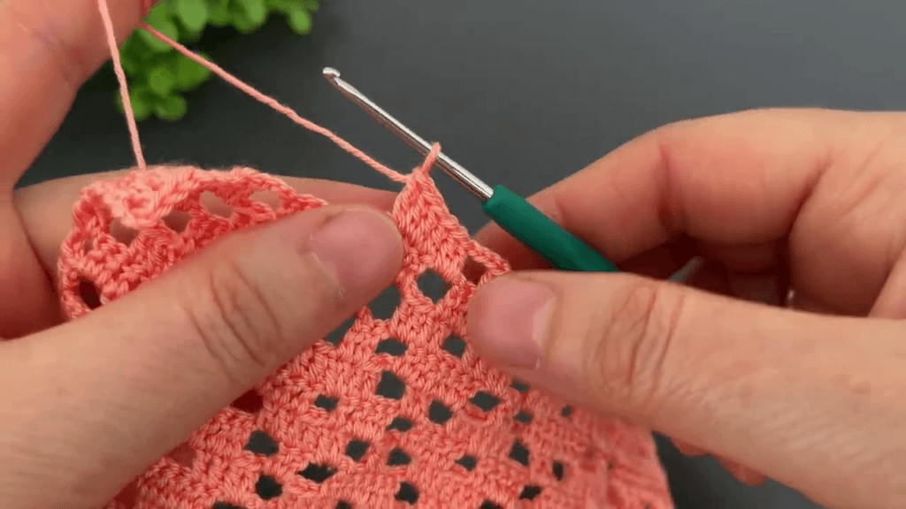 kolay örgü modeli ile şal ve bebek battaniyesi yapımı için uygun crochet desen
