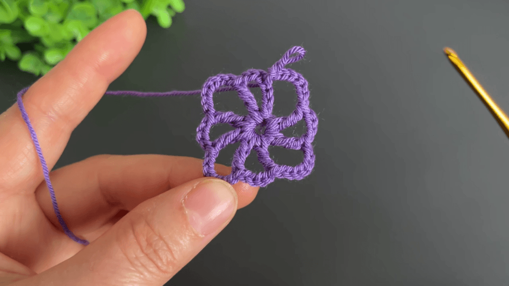 Crochet flower pattern yakından görünüm