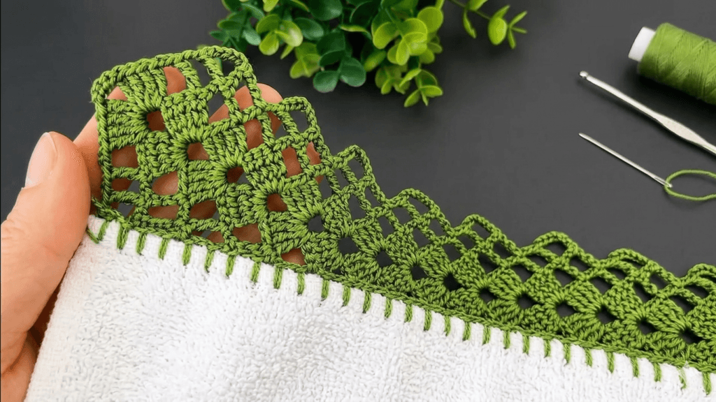 Şık havlu kenarı tığ işi dantel modeli dekoratif crochet örgü örneği