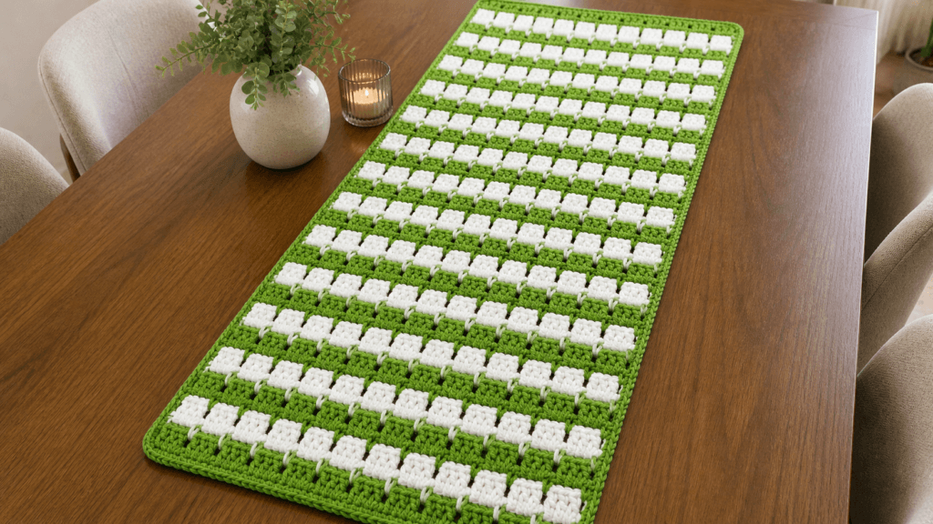 tig-isi-masa-runner-crochet-el-yapimi-dantel-modern-model.jpg